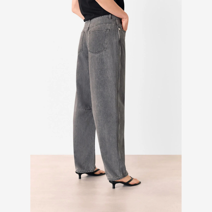 Horseshoe Barrel Leg Jean